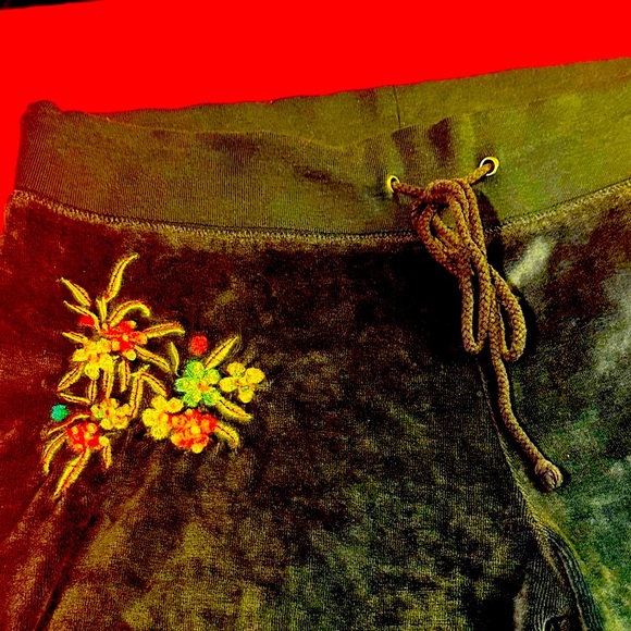 WOW POSHMARK - Authentic BCBG Maxazria Velour Embroidered Pants - Picture 2 of 12